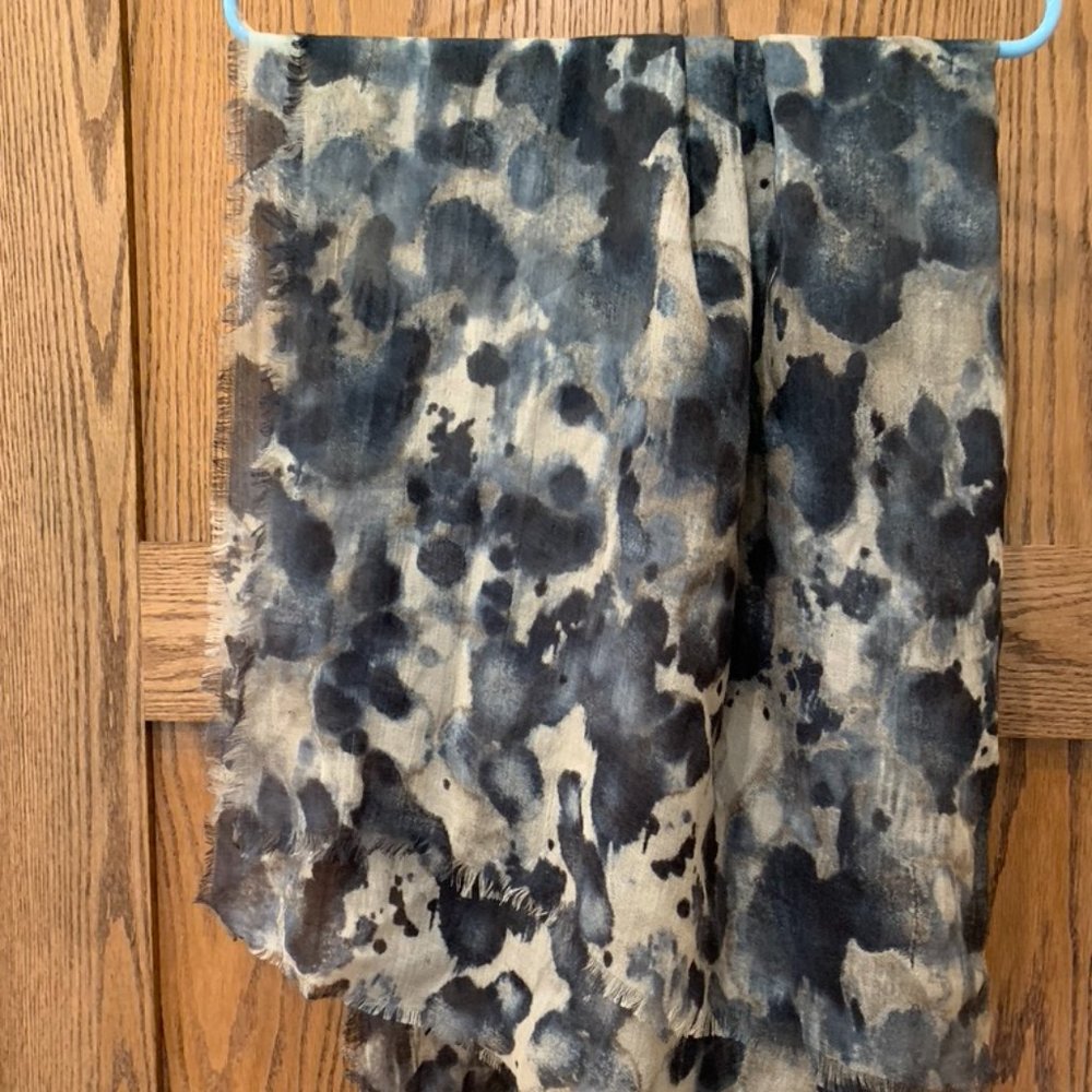 light weight, large scarf